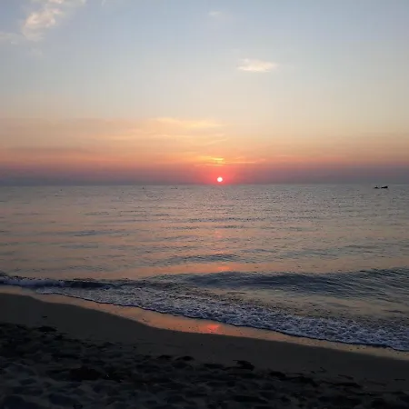 Ξενοδοχείο με διαμερίσματα Alexander Παραλία