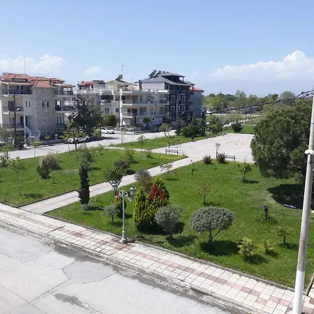 Alexander Apartahotel *