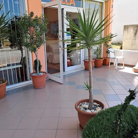 Aparthotel Alexander 3*