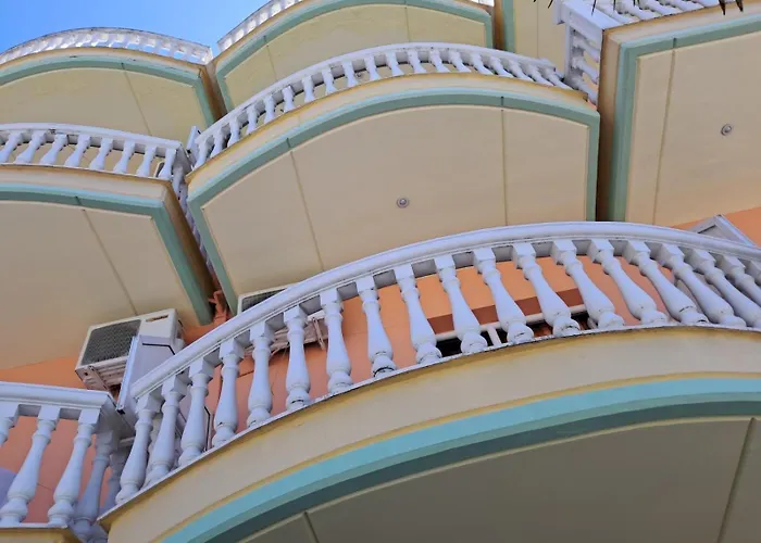 Alexander Apartahotel 3*